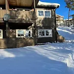 Cozy Near Besseggen With A Outdoor Area! Apartman